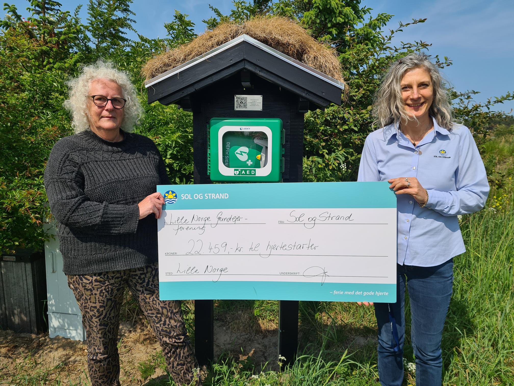 Sol Og Strand Har Støttet Etableringen Af Den Nye Hjertestarter På Lille Norge Grundejerforening.